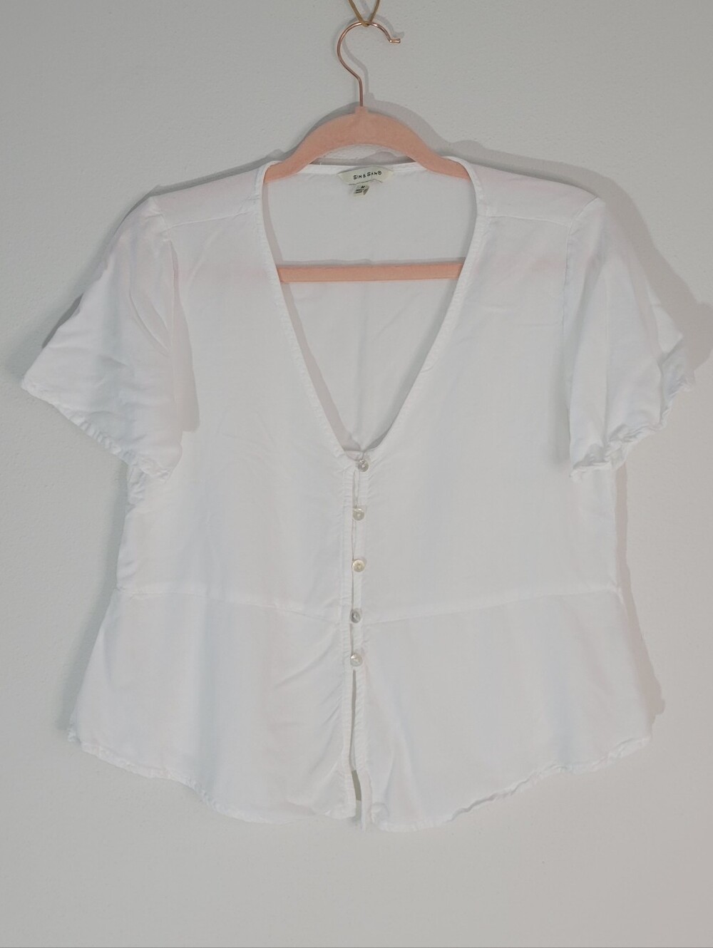 Sim & Sam Women Size M Unknown Brand White Button-Front V-Neck Women’s Top